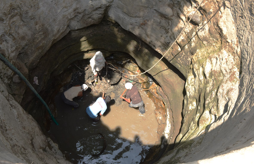 Well Cleaning - Kalamsara, Jalgaon