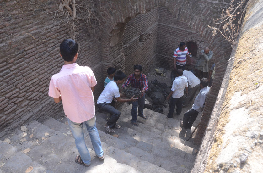 Well Cleaning - Tarsod, Jalgaon