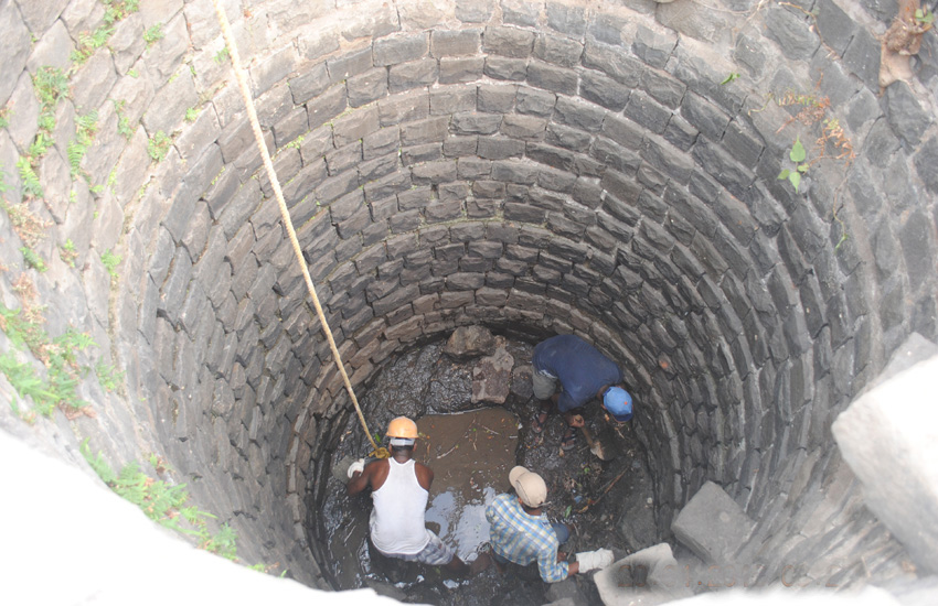 Well Cleaning - Khalapur,Isambewadi