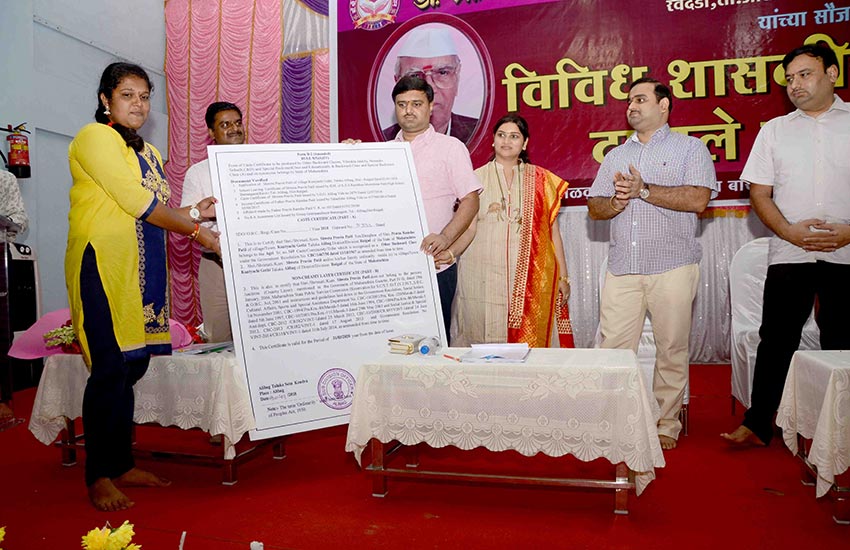 Certificate distribution