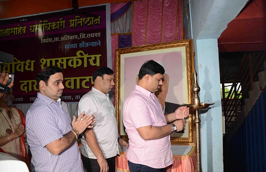 Certificate distribution