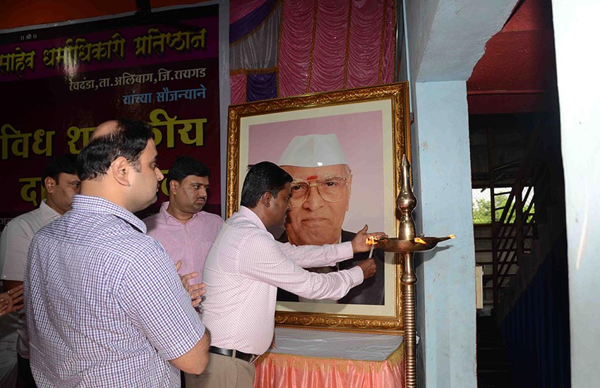 Certificate distribution