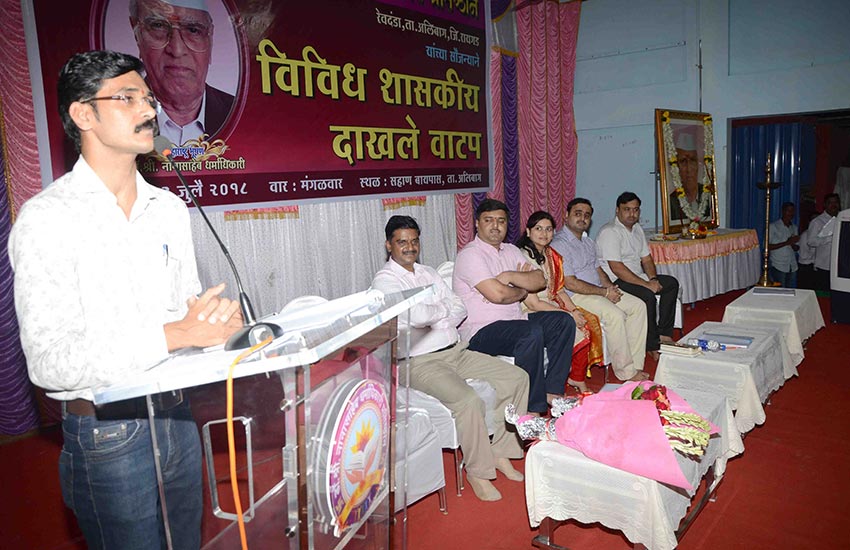 Certificate distribution